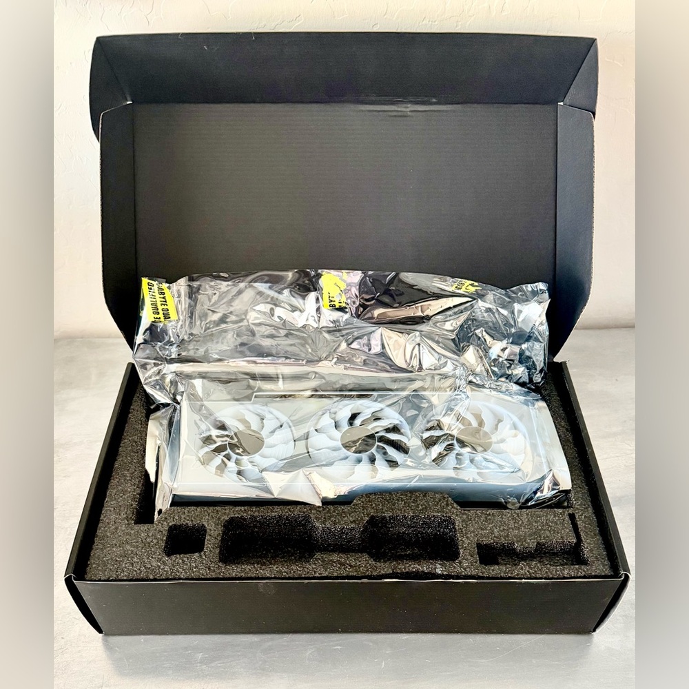 **Sold**GIGABYTE Vision GeForce RTX 3070 Ti 8GB GV-N307TVISION 8GD Graphics Card